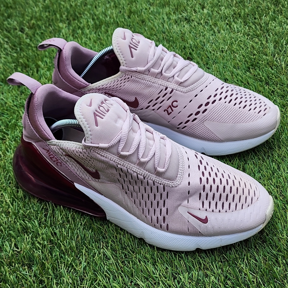 NIKE AIR MAX 270 - Womens Athletic Shoes - SIZE 10 (((READ )))